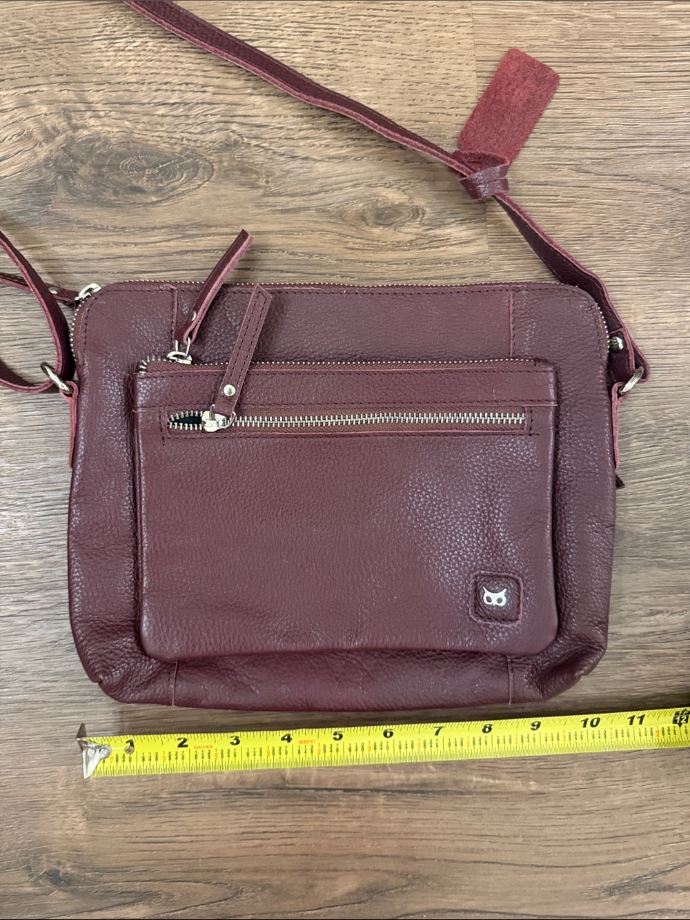 Wise Owl Pebbled Leather Messenger Crossbody Bag - Wine Burgundy
